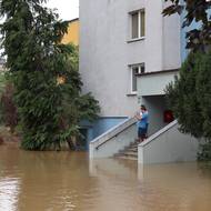 Stovky lidí záměrně i nedobrovolně zůstaly uvězněné ve svých domech.