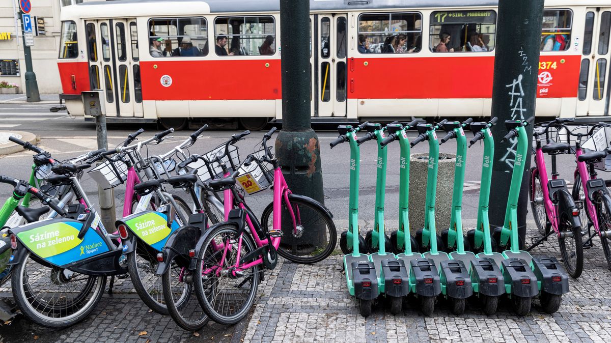 Elektrokoloběžky jsou nebezpečnější než motorky či kola, tvrdí studie