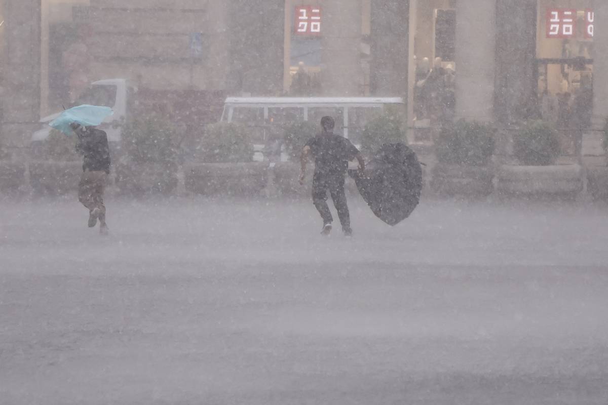 Řím zasáhla v úterý po poledni „bomba d’acqua“. Tento výraz používají italská média pro bouře doprovázené extrémními srážkami.
