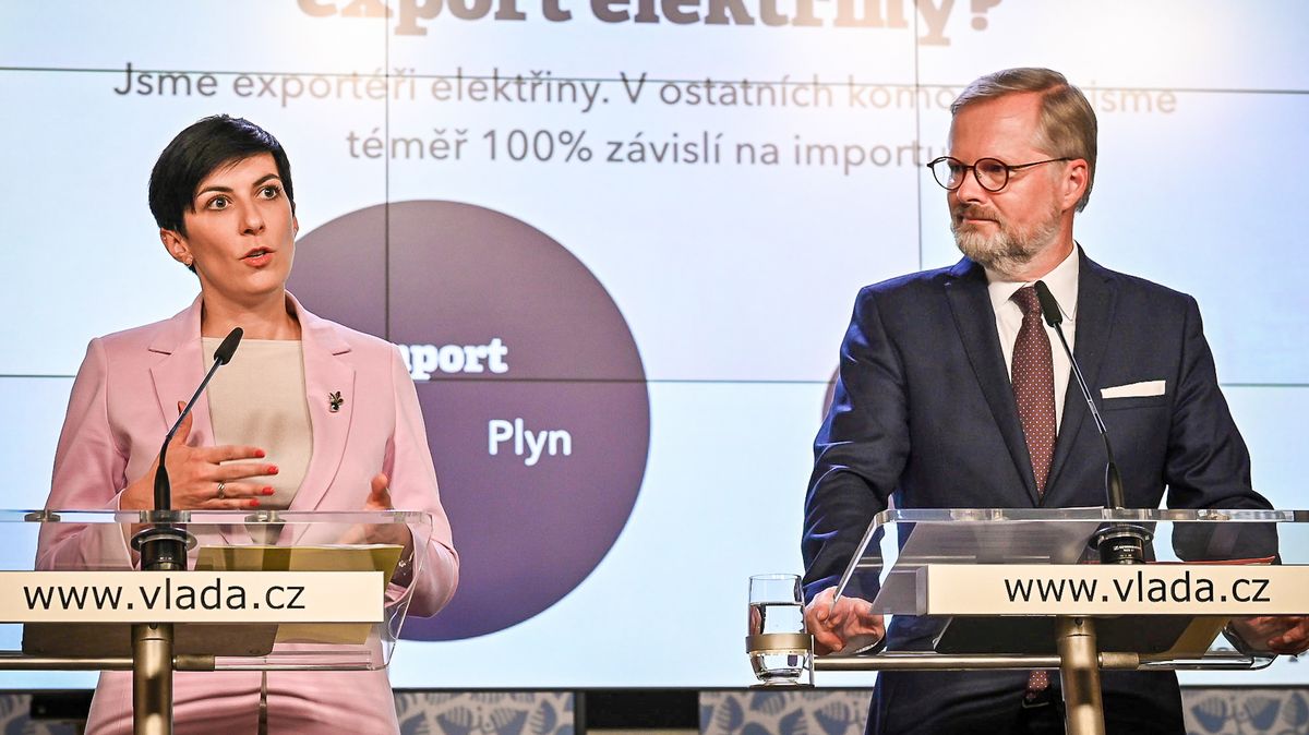 Česká politika je mužský skanzen. Teď ale přichází tichá revoluce žen