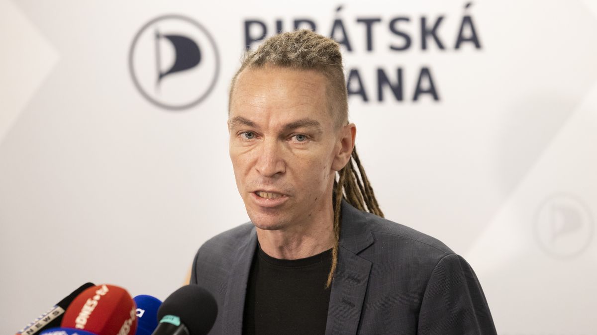 Bartoš neplánuje vyzývat Starosty k tomu, aby opustili vládu spolu s Piráty