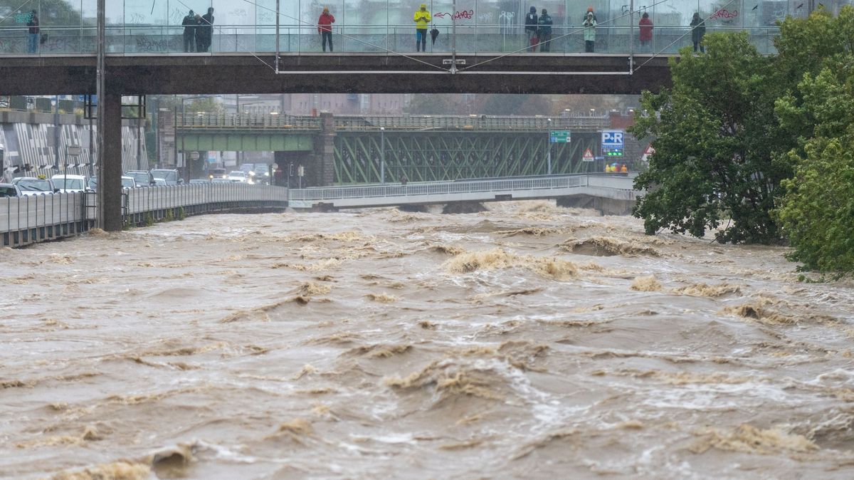 Rakousko hlásí několik stoletých povodní, vzedmutá voda ohrožuje Vídeň