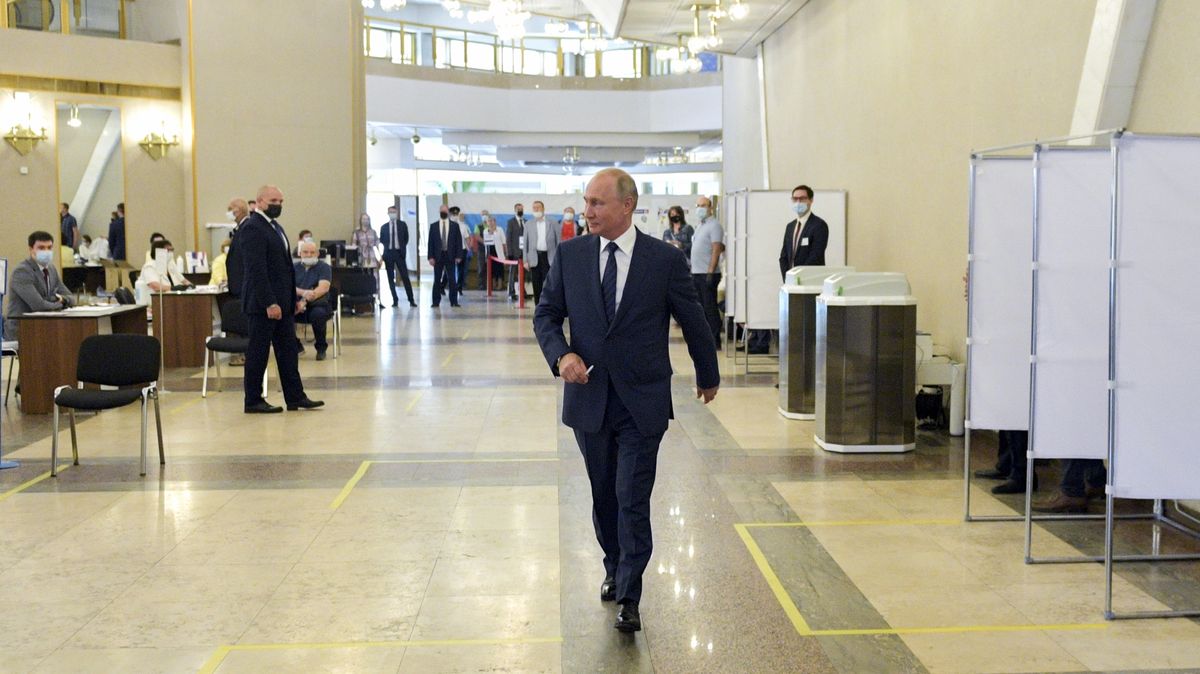 Komentář: Putin navždy! Rusové se točí v kremelské smyčce