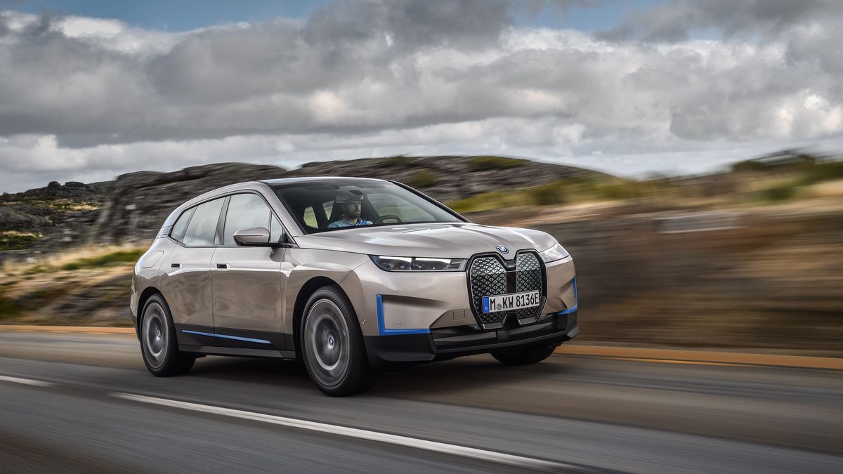 Vyzyvatel Tesly: BMW představilo vlastní elektrické SUV. Má ujet 480 km