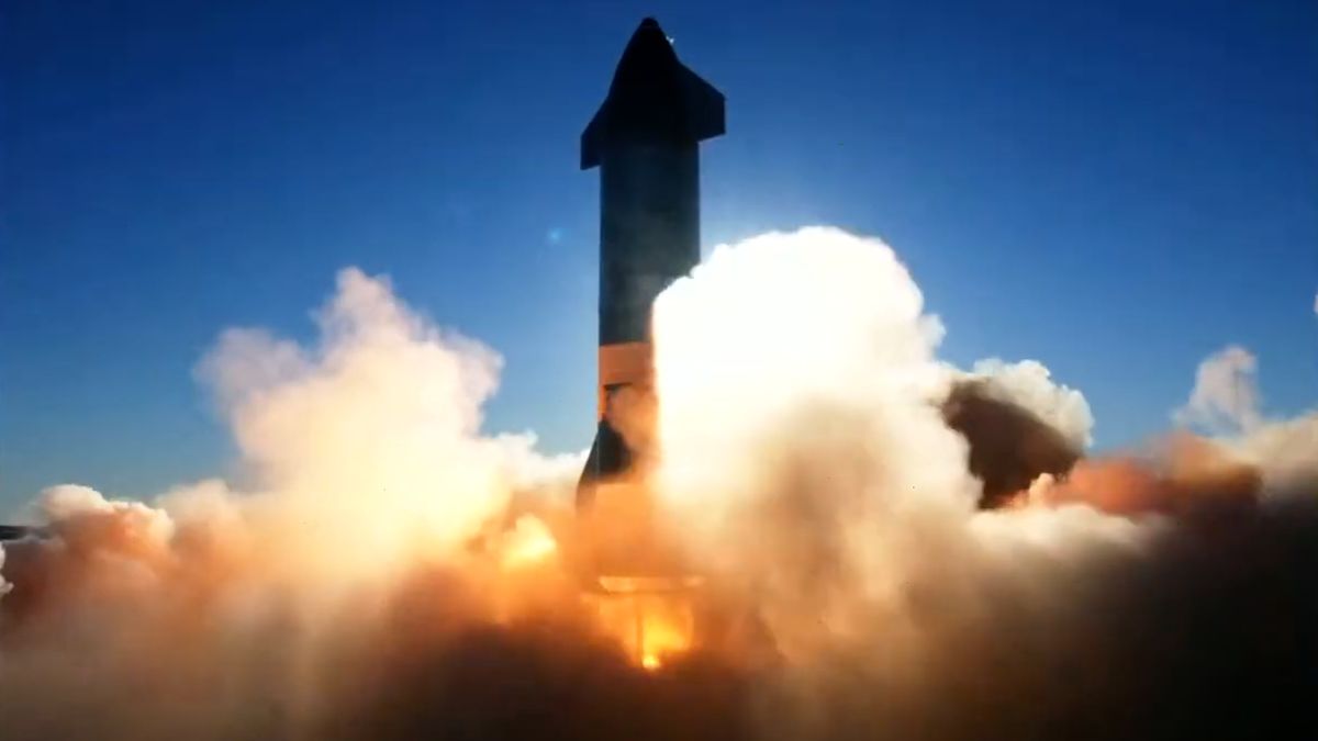 Video: Prototyp Muskovy rakety SpaceX při přistání explodoval