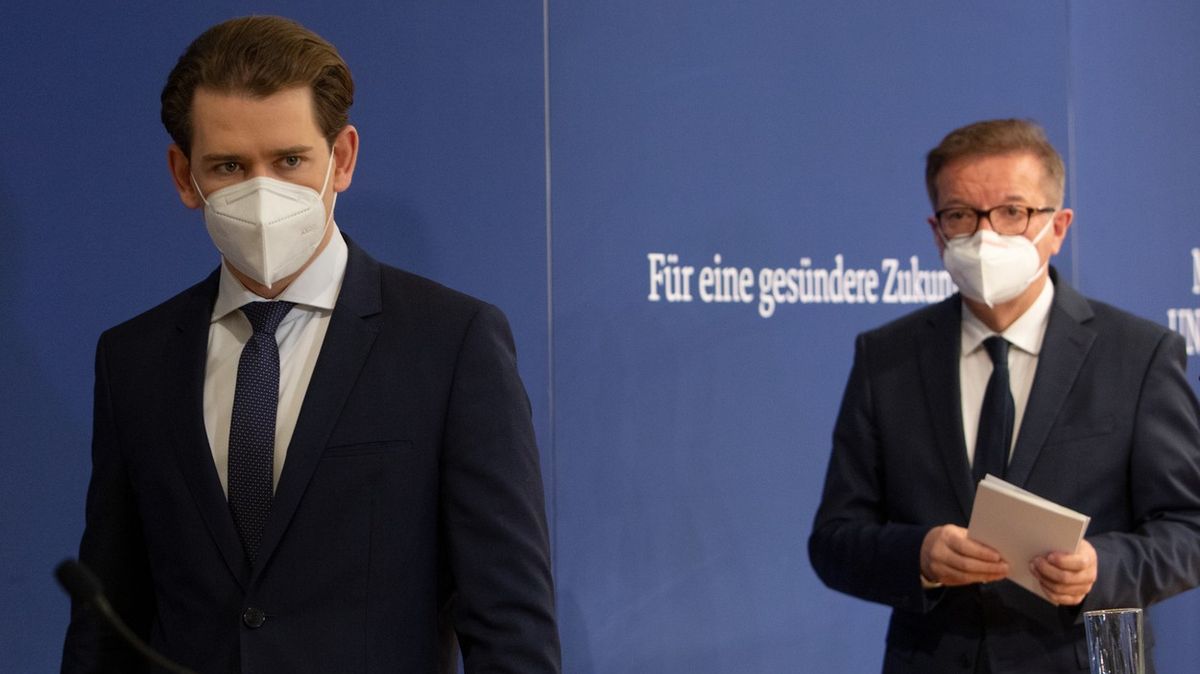 Rakousko zvažuje povinné respirátory FFP2, ministr se bojí mutace