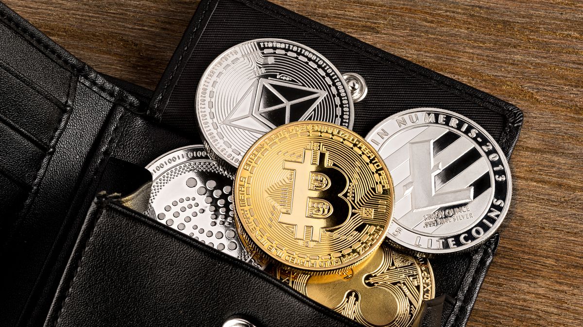 Navzdory tvrdší regulaci bitcoin zpevňuje a je nejdražší od loňského srpna