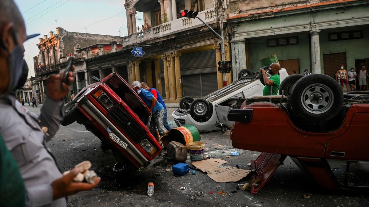 Fotky: Takový odpor Kuba tři dekády neviděla. Lidé už toho mají dost