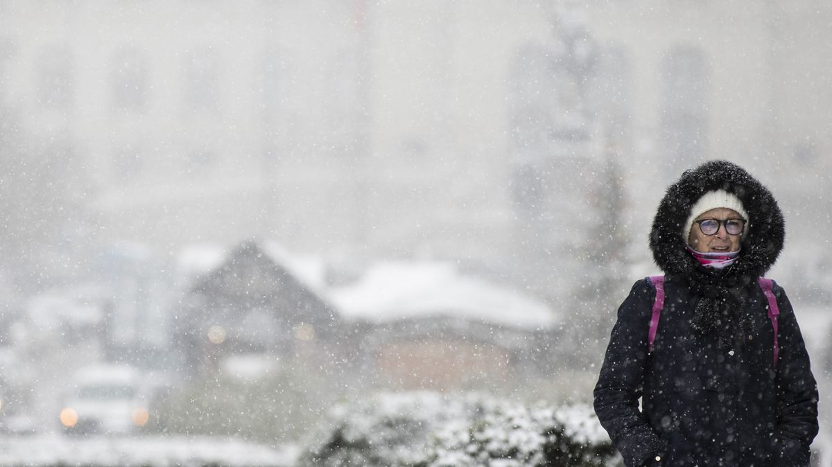 Meteorologové zmírnili výstrahu na sníh, platí jen na severu Čech