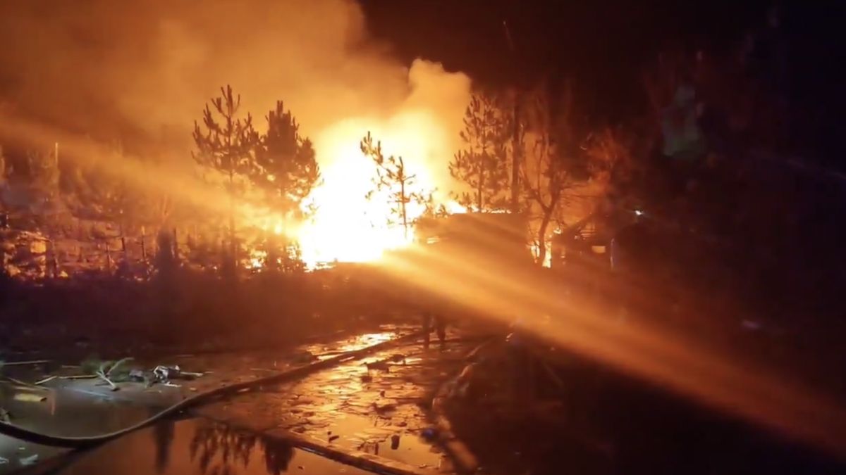 Ukrajina zasáhla stovky ruských vojáků v Melitopolu, hořela i základna na Krymu