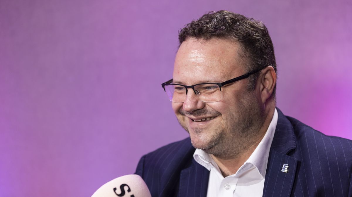 Šťastný oběžník: Ředitel Zavoral hájí Český rozhlas. S nonšalantní arogancí