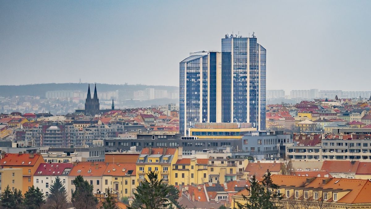 Hoteliér Svoboda přebírá nejvyšší hotel v Praze a přejmenuje ho
