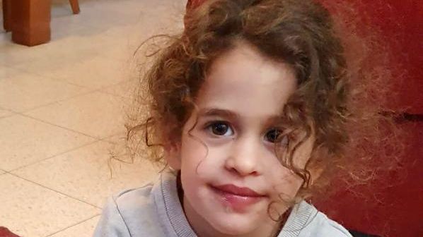 52 dnů v zajetí. Tříleté Abigail zavraždil Hamás rodiče a pak ji unesl