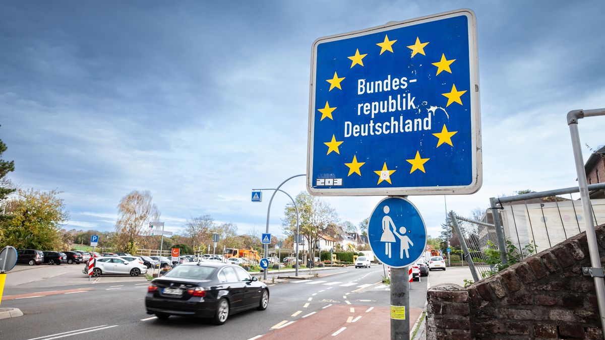 Německý ministr rozhodl o odmítání migrantů na hranicích, posílí i hlídky