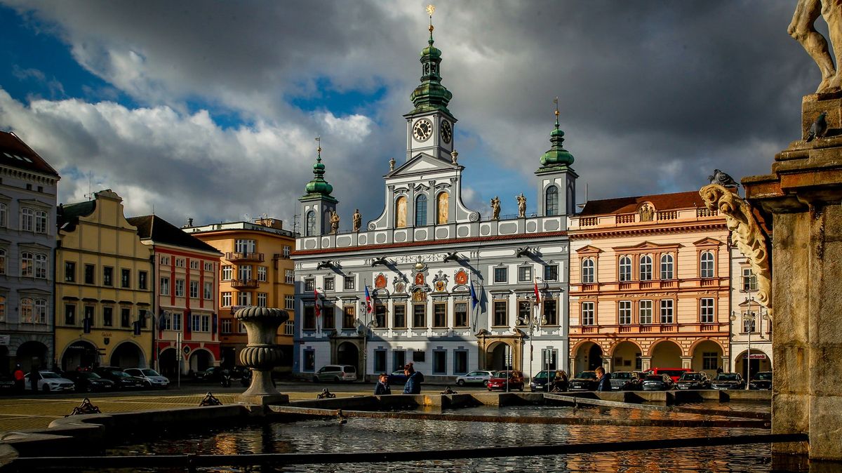 V Českých Budějovicích ztrácí koalice většinu, opouští ji Piráti