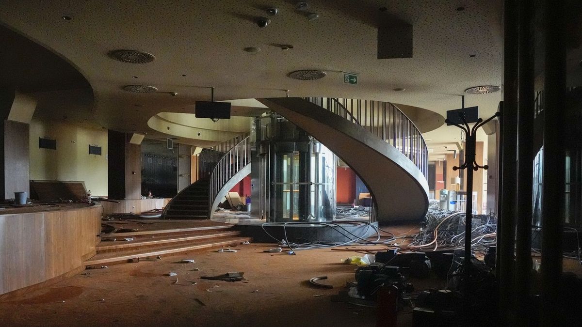 Fotky: Půjde slavný hotel k zemi? Srbové se hádají o jugoslávský odkaz