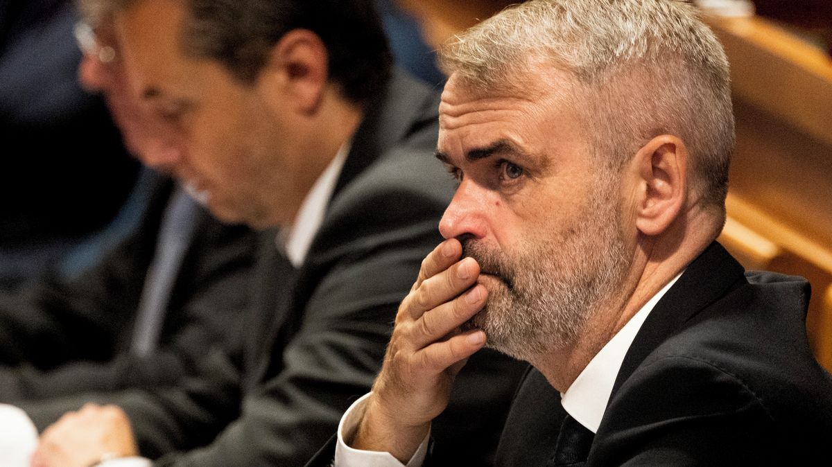 Šlachta se nevzdává a sprostě nadává. Brzy si jeho hněv užije další spojenec