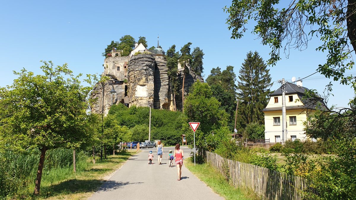 Historie vytesaná do skal. Prozkoumejte 10 nejzachovalejších skalních hradů v Česku
