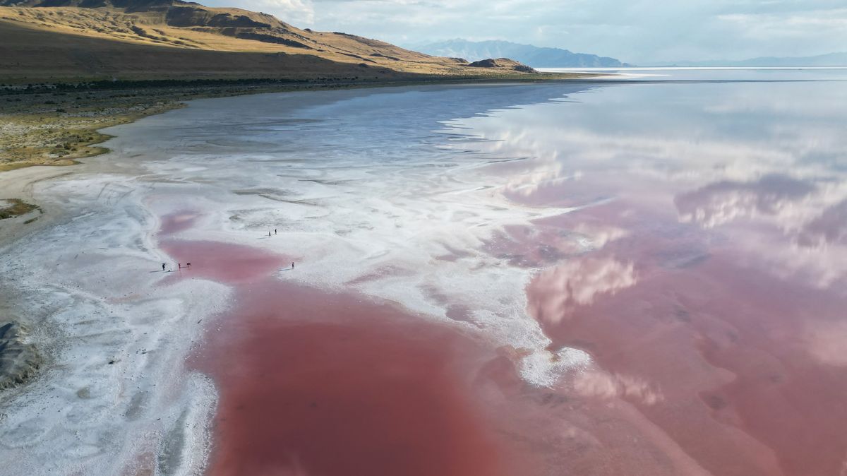 Fotky: Velké solné jezero vysychá. V ohrožení jsou domovy dvou milionů lidí