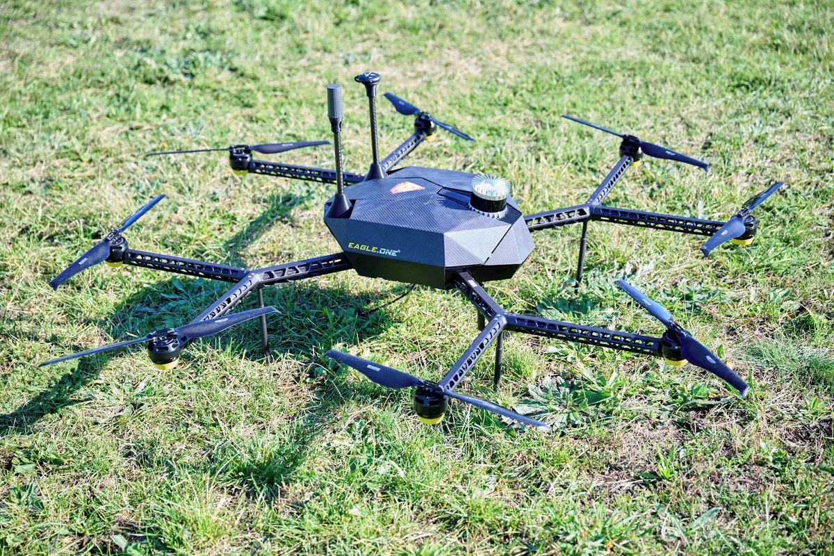 Lovec dronů Eagle.one 