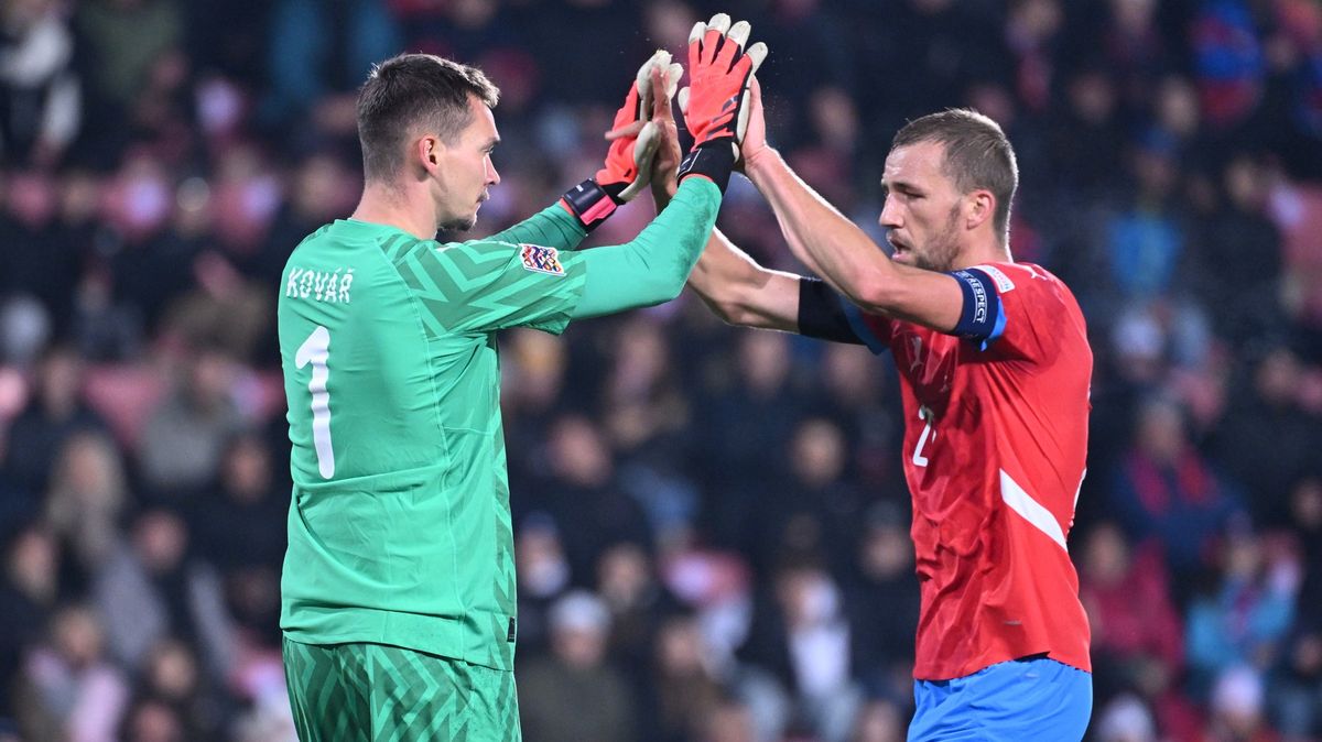 Historky z Albánie. Fotbalisté snědli všechna kuřata v Tiraně