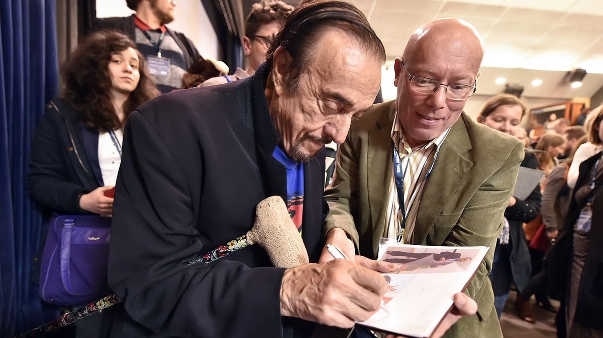 Komentář: Philip Zimbardo, hlasatel banality dobra a hrdinství