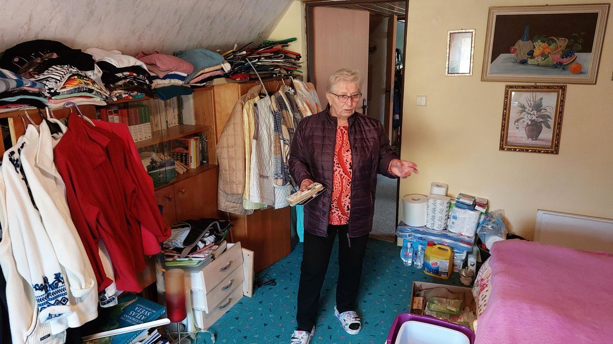 Deky a kožešiny. Domácnosti na Jesenicku stále nemají teplo a teplou vodu