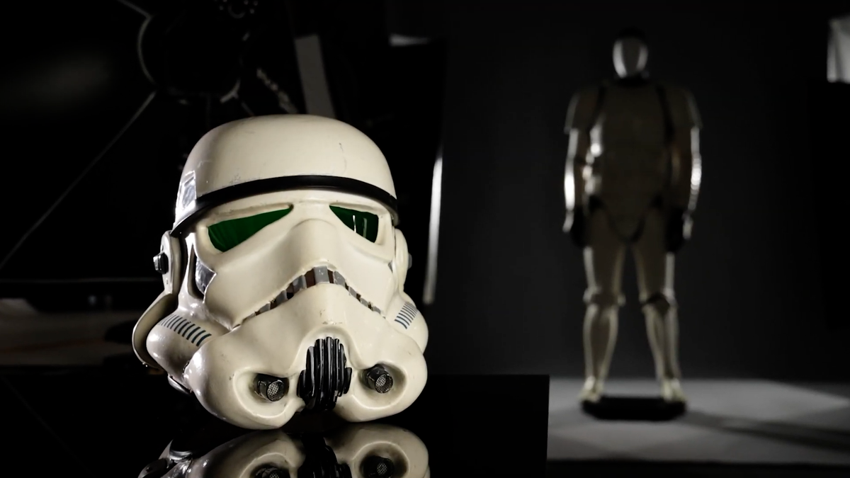 スター・ウォーズの象徴的なシーンのヘルメットがオークションに出品される。価格は推定1500万