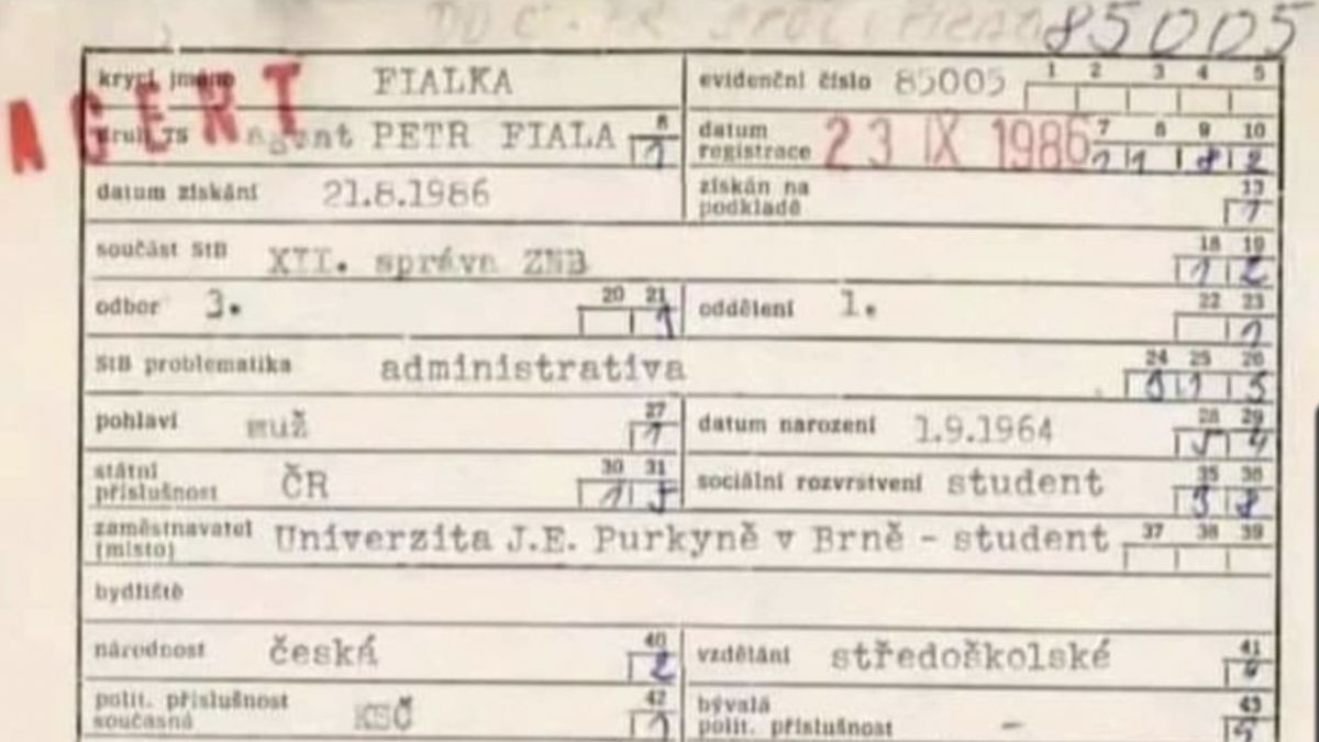 Dezinformační scéna přitvrzuje. Peníze sbírá přes spolky a crowdfunding