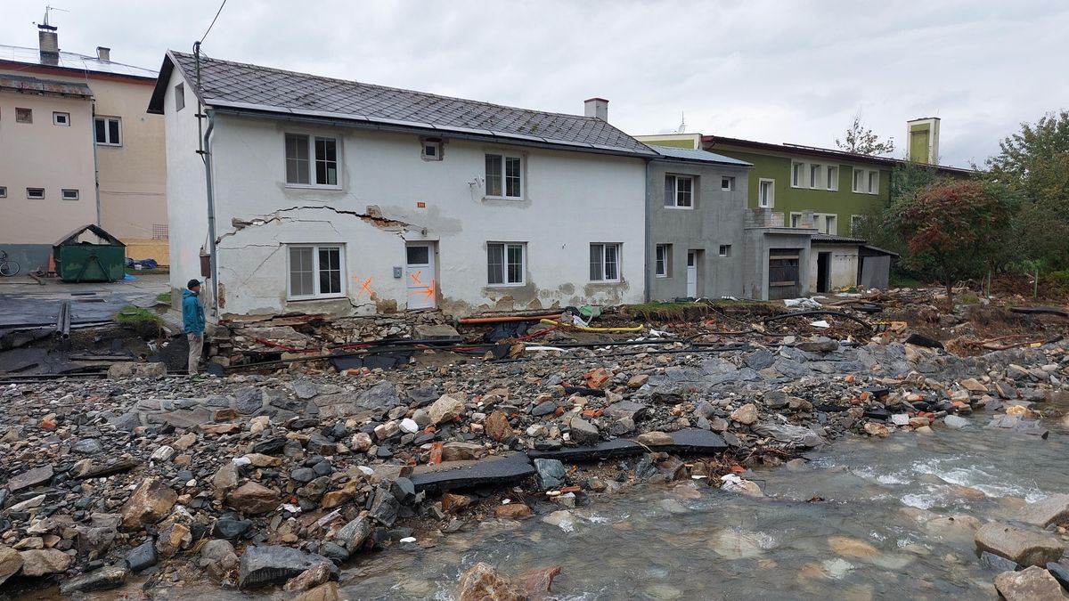 Celkové škody po povodních vláda odhaduje na 45 až 50 miliard korun
