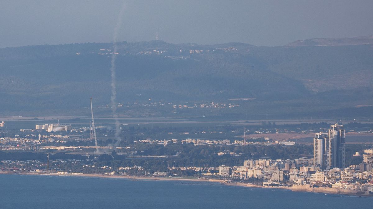 Hizballáh tvrdí, že ostřeloval Haifu. Izrael zaznamenal útoky dronů