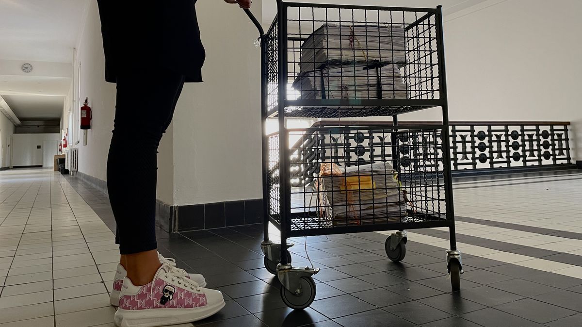 Stohy papírů jako za Rakouska-Uherska. Digitalizace justice nemá konce