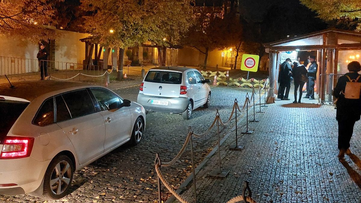 Hosté už míří na Hrad. Takhle vypadá zasedací pořádek ve Vladislavském sále