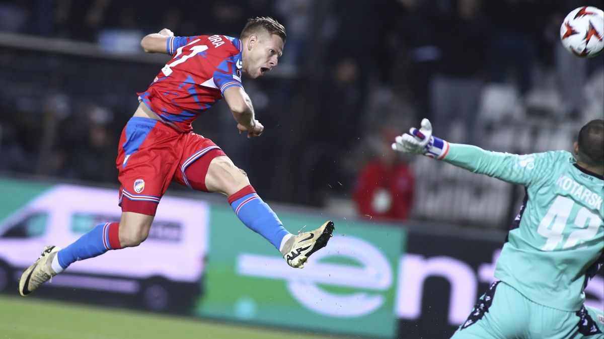 Plzeň proti Soluni vedla 2:0, po červené kartě o vítězství přišla