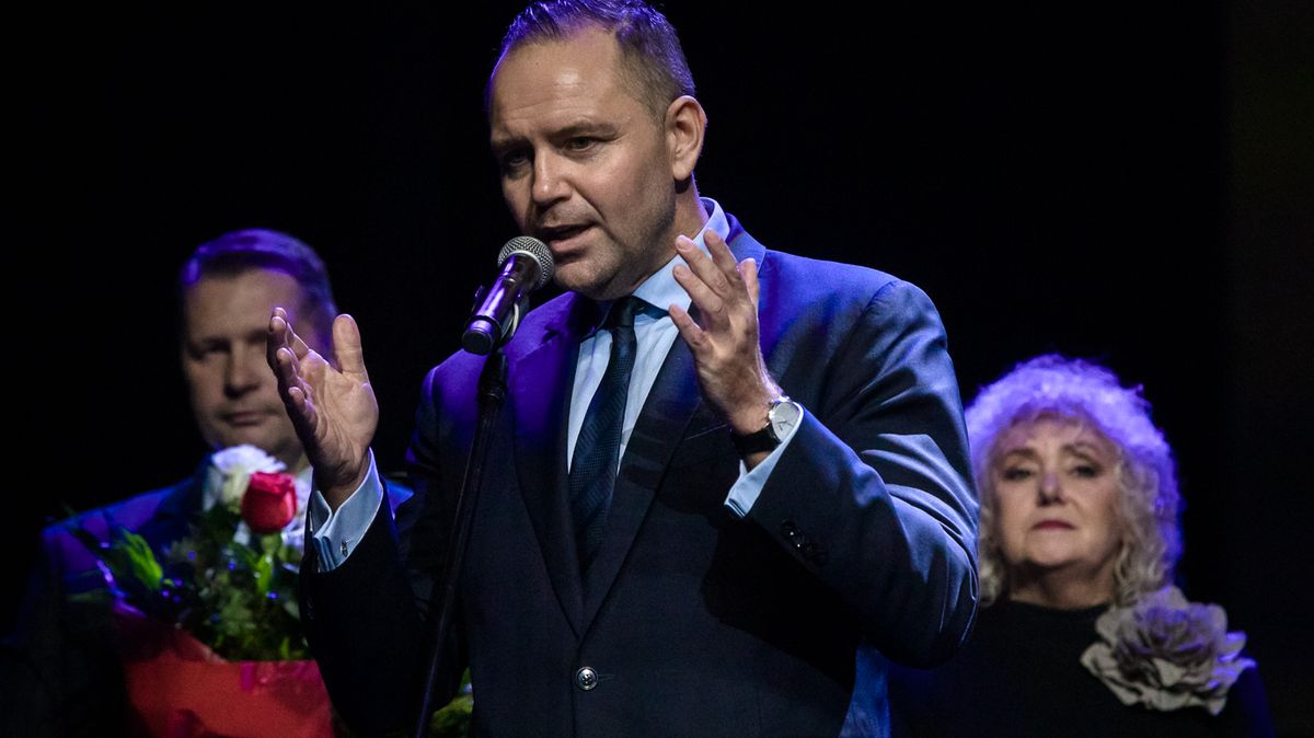 PiS vyšle do boje o polského prezidenta historika Nawrockiho