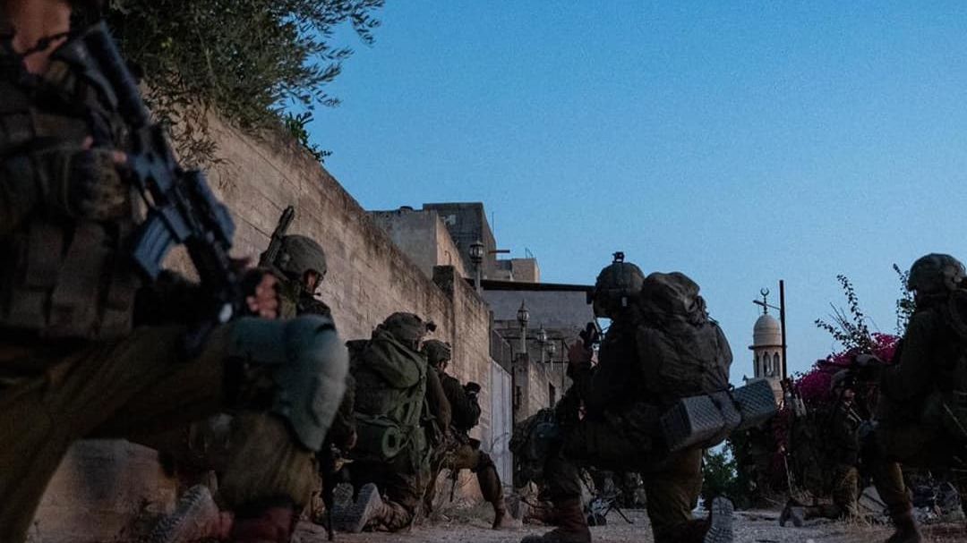 Izrael provedl odvetný útok na Írán, Teheránem zněly výbuchy