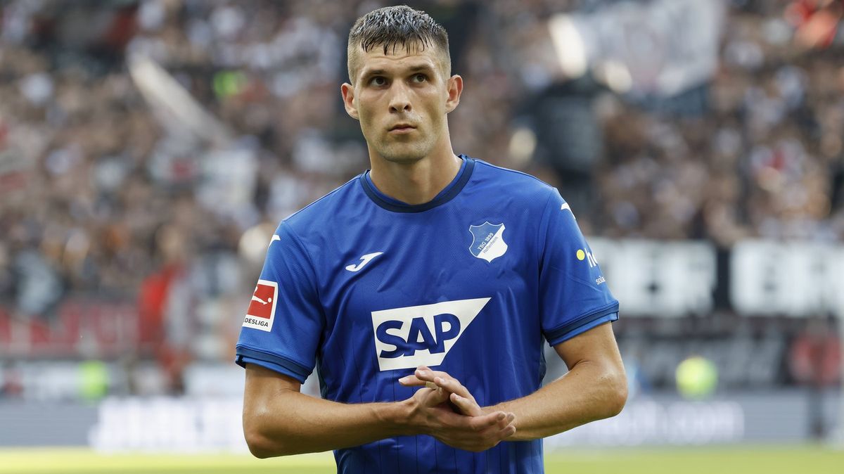 Ty seš pitomec! Oui, oui. Šprtání slovíček je už pro fotbalisty nutnost