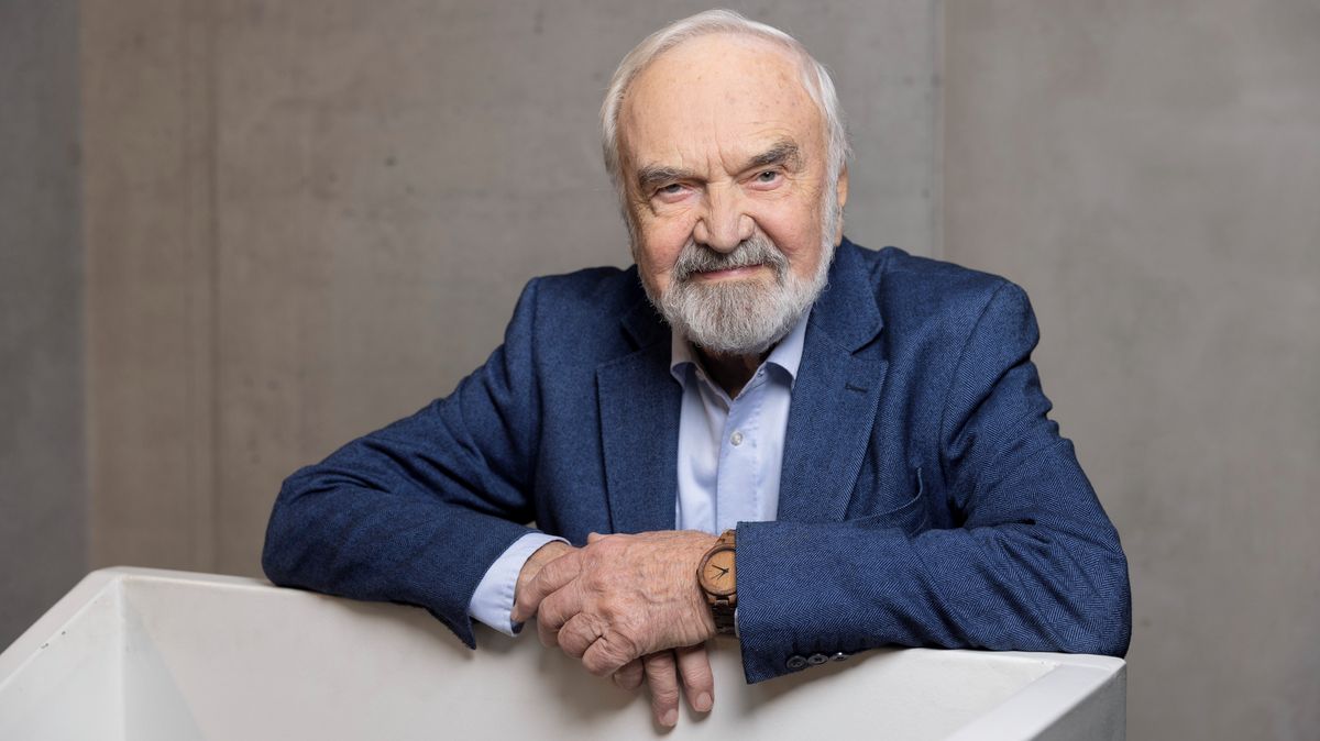 Zdeněk Svěrák: „Člověk je někdy smutný, ale divadlo je lék“