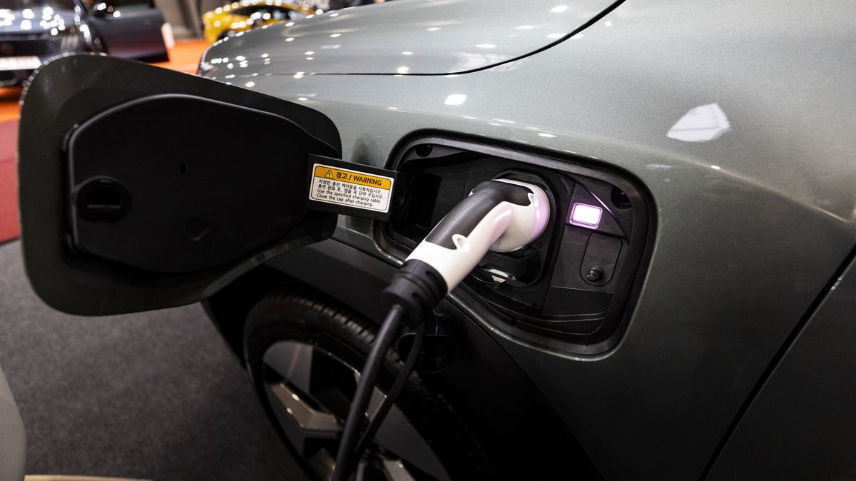 BYD představila platformu, která nabije vůz stejně rychle jako tankování