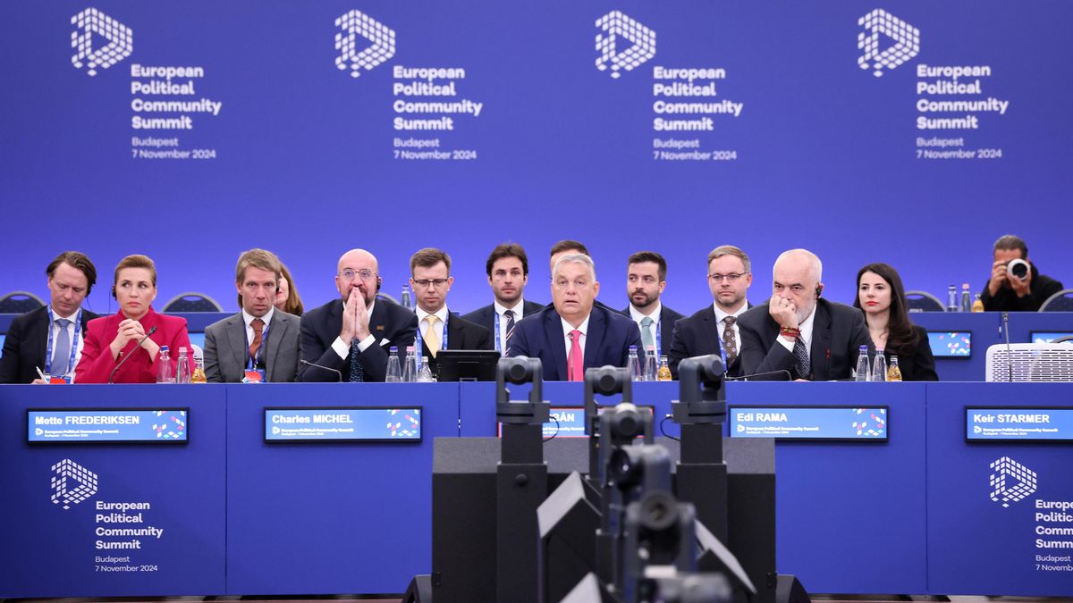 Ministři zahraničí EU schválili šestnáctý balíček sankcí proti Rusku