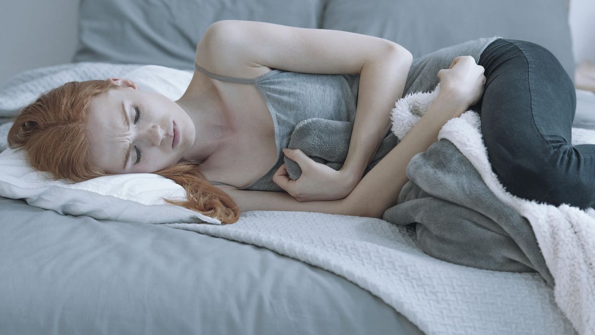 „Král vložek“ boří českou menstruační chudobu. Dívky už nemusí nosit pleny