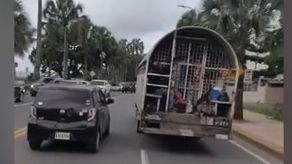 V klecích za hranice. Na ostrově Hispaniola dochází k tvrdým deportacím