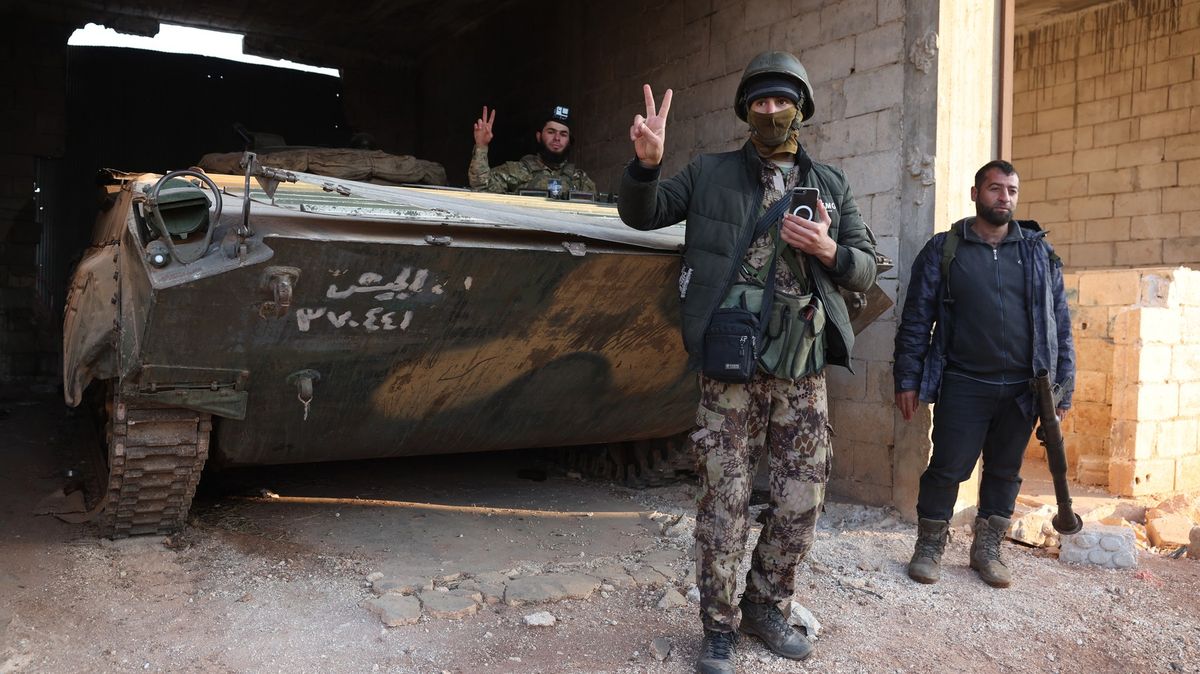 Syrští rebelové obsazují Aleppo, využili oslabení Asadových spojenců