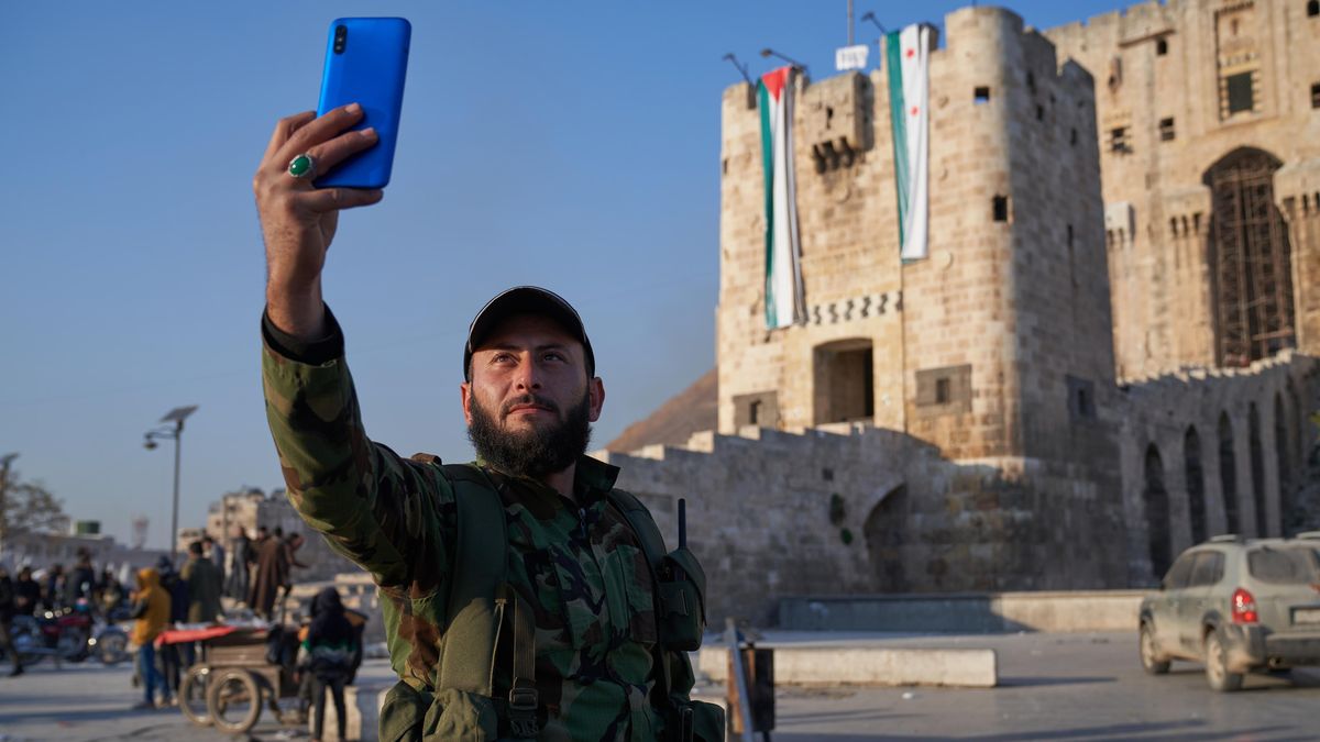 Selfie před citadelou, vylidněné ulice. Takhle to vypadá v obsazeném Aleppu
