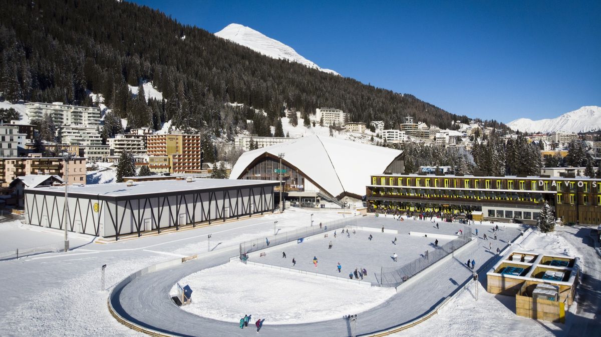 Davos o Vánocích: sníh a hokej! Vyhrajte první zápas a turnaj je zachráněný