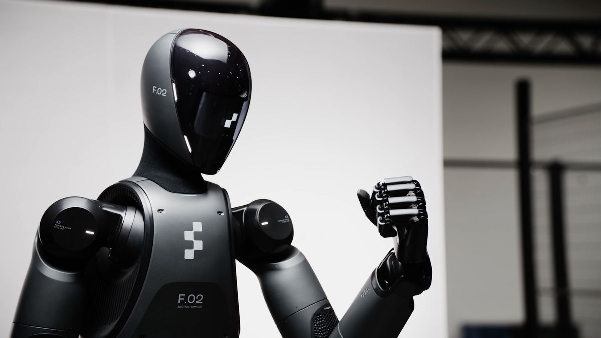 Jak v roce 2024 pokročili humanoidní roboti. Chodí v továrnách i mezi lidmi