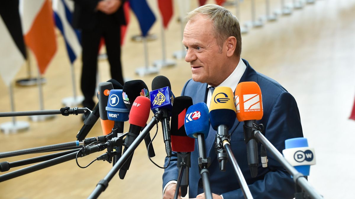 Tusk chce „chránit“ velké televize. Mluví o nepřátelském převzetí z Východu