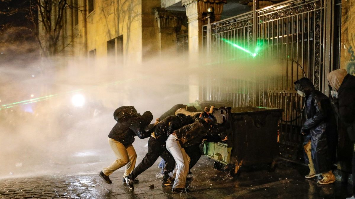 Gruzínci se střetli s policií při dalším kole protivládních protestů