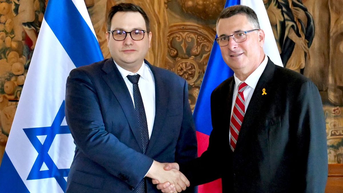 Proti zatykači jsme se odvolali, řekl v Praze izraelský ministr