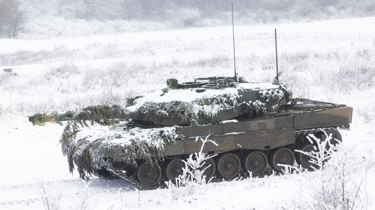 Zákulisí armádních zakázek: Koupit tank je mnohdy snazší než pořídit batohy